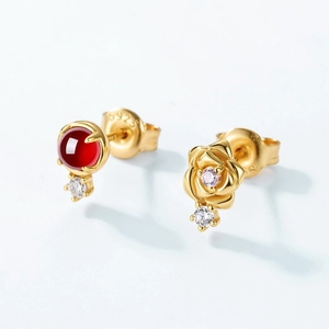 S925 silver garnet and rose stud earrings with asymmetric design in gold plating