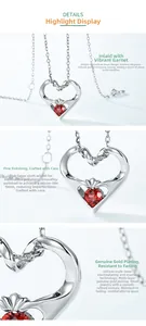 Détails macro du collier cœur en argent S925 avec grenade polie et placage d'or fin