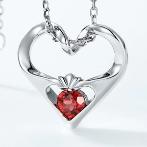 Collier cœur en argent sterling S925 avec pendentif en grenat rouge facetté