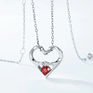 Collier en argent S925 avec pendentif cœur en grenat rouge et chaîne en argent élégante