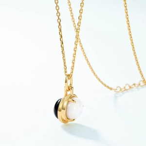 925 silver gold plated necklace with double-sided black agate and white shell pendant