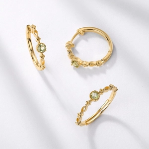 Vintage gold plated S925 silver jewelry set with round peridot stones in retro design