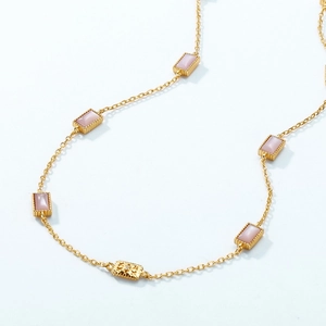 Collier en argent S925 avec pendentifs en nacre rose et chaîne géométrique dorée