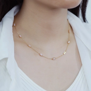 Collier en argent S925 doré minimaliste avec pierres rectangulaires en nacre rose