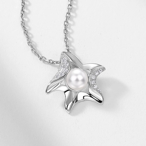 Élégant collier étoile de mer en argent S925 avec perle naturelle et cristaux pavés