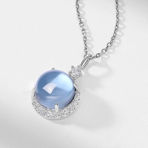 Élégant collier en argent S925 avec pendentif topaze bleu ciel rond et halo de diamants