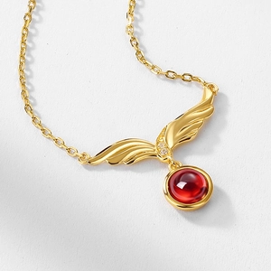 Collana in argento S925 dorato con ciondolo ad ali di granato rosso e zirconi 5A