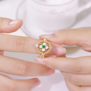 Vintage palace style S925 silver ring with white shell petals and green emerald stone