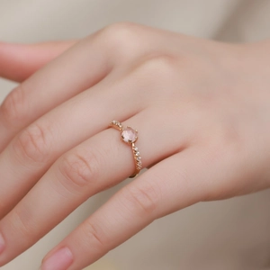 Elegant S925 sterling silver rose gold open ring featuring a round pink quartz stone