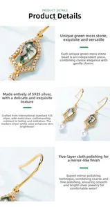 Détails macro des boucles d'oreilles en argent S925 avec agate mousse et perles