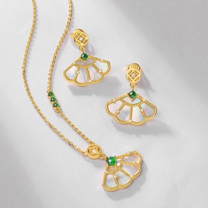 New Chinese style fan-shaped gold jewelry set with emerald green stone and white mother-of-pearl