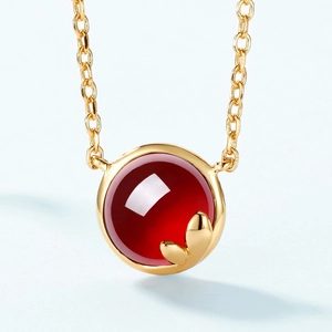 Collier élégant en argent 925 plaqué or 10K avec grenat rouge et petit détail de feuille