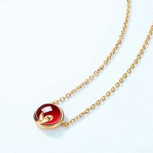 Collier élégant en argent 925 plaqué or 10K avec grenat rouge rond et détail cœur
