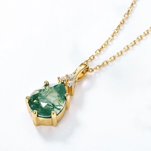 Elegante goudkleurige S925 zilveren ketting met groene mosagaat hanger en kleine diamanten