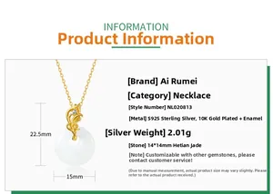 Détail macro du pendentif en jade Hetian avec fermoir nuage en argent S925 plaqué or