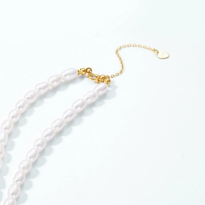 Elegant S925 sterling silver freshwater pearl necklace with gold heart charm clasp
