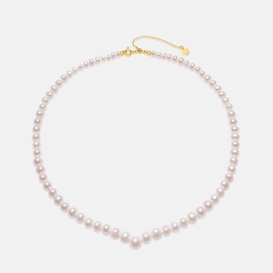 Vue détaillée du collier en perles naturelles argent 925 avec pendentif coeur doré