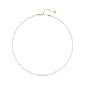 Collana minimalista in perle d'acqua dolce argento 925 con pendente a cuore dorato su bianco