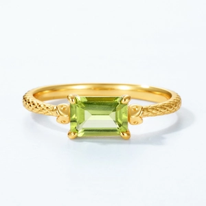 S925 sterling silver ring with rectangular peridot and detailed snake scale texture