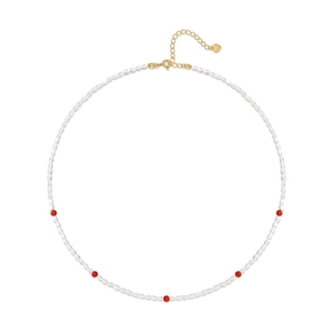 Collier élégant en perles et agate rouge avec fermoir coeur doré et chaîne réglable