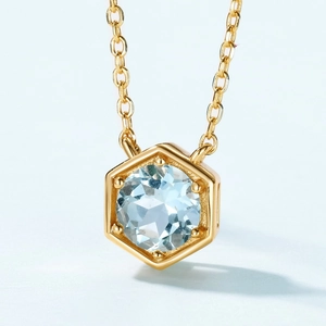 Macro de colgante hexagonal de plata S925 bañada en oro con gema azul redonda