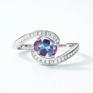 Eleganter S925 Silberring mit Alexandrit-Stein und funkelndem Pavé-Besatz