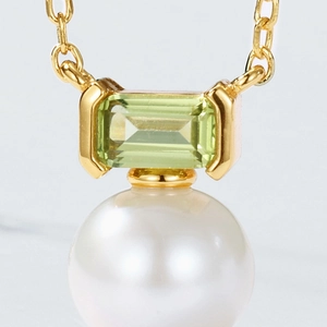 Elegant S925 sterling silver necklace with green gemstone and white pearl pendant