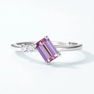 Bague en argent S925 avec alexandrite taille émeraude et petits diamants d'accent