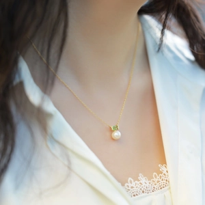 Elegant S925 silver gold chain necklace with green gemstone and white pearl pendant
