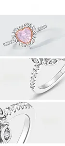 Détails macro d'une bague coeur en cristal rose avec pavé et placage en or