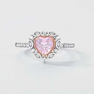 Bague élégante avec zircon rose en forme de cœur et perles pour un style raffiné
