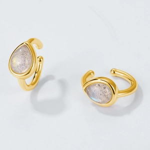 Minimalist S925 silver ear cuff set with pear-shaped labradorite in gold plating