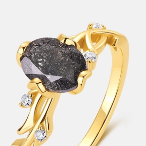 S925 Silber vergoldeter Ring mit ovalem schwarzem Nadelquarz und Reben-Zweig Design