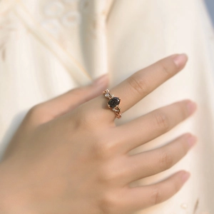 Vintage-Ring aus S925-Silber in Roségold mit schwarzem Rutilquarz und Rankendesign