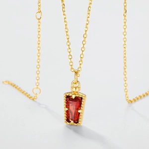 Collier en argent S925 avec pendentif flacon de parfum et pierre rouge, fini doré