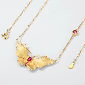 Gouden geborstelde vlinderketting met roze stenen en s925 zilveren ketting