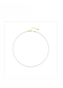 Détail du collier avec pendentif gourde en argent S925, petites perles et fermoir doré