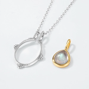 Élégant pendentif en argent 925 avec labradorite en forme de goutte et accents dorés