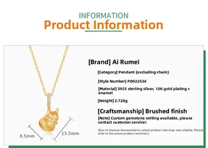 Détail du pendentif gourde en argent S925 avec placage en or 10K et finition brossée