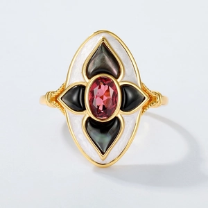 Vintage 925 silver ring with red garnet, black shell and white enamel details