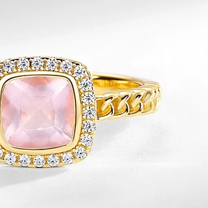 Elegant S925 silver gold-plated ring with cushion-cut pink crystal and halo diamonds