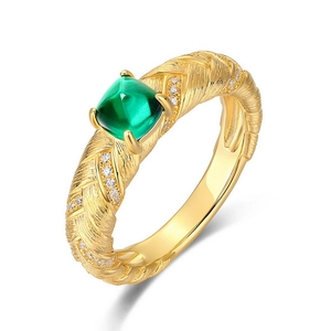 Bague vintage tressée en or avec émeraude ovale et détails en cristaux brillants