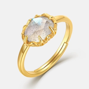 Minimalist S925 silver gold-plated ring featuring oval blue flash labradorite stone
