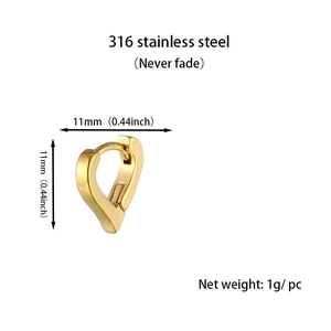 Dettaglio degli orecchini a cuore da 11mm in acciaio 316 oro con dimensioni e specifiche peso
