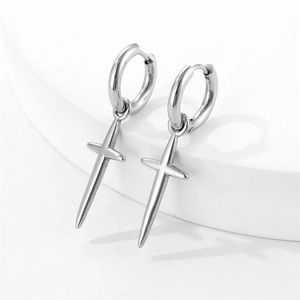 Boucles d'oreilles créoles en acier titane poli avec pendentif épée croix pour homme