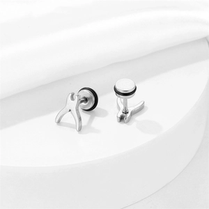 Boucles d'oreilles punk en acier inoxydable en forme de clé avec fini argent poli