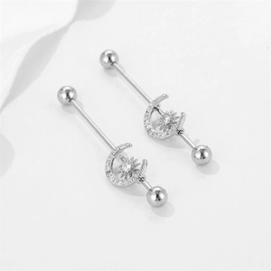 Boucles d'oreilles industrielles en acier avec motifs étoile et lune sertis de zircons