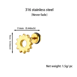 Détail macro du clou d'oreille soleil en acier inoxydable 316 avec poids de 1,5g