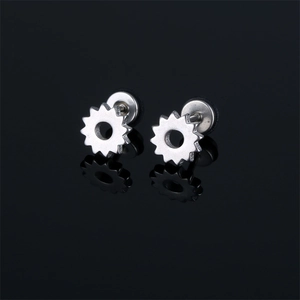Boucles d'oreilles engrenage en acier inoxydable poli de style industriel punk chic