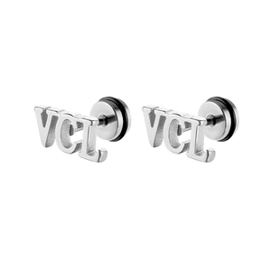 Vue détaillée de boucles d'oreilles VCL en acier brossé avec fermoirs en caoutchouc noir